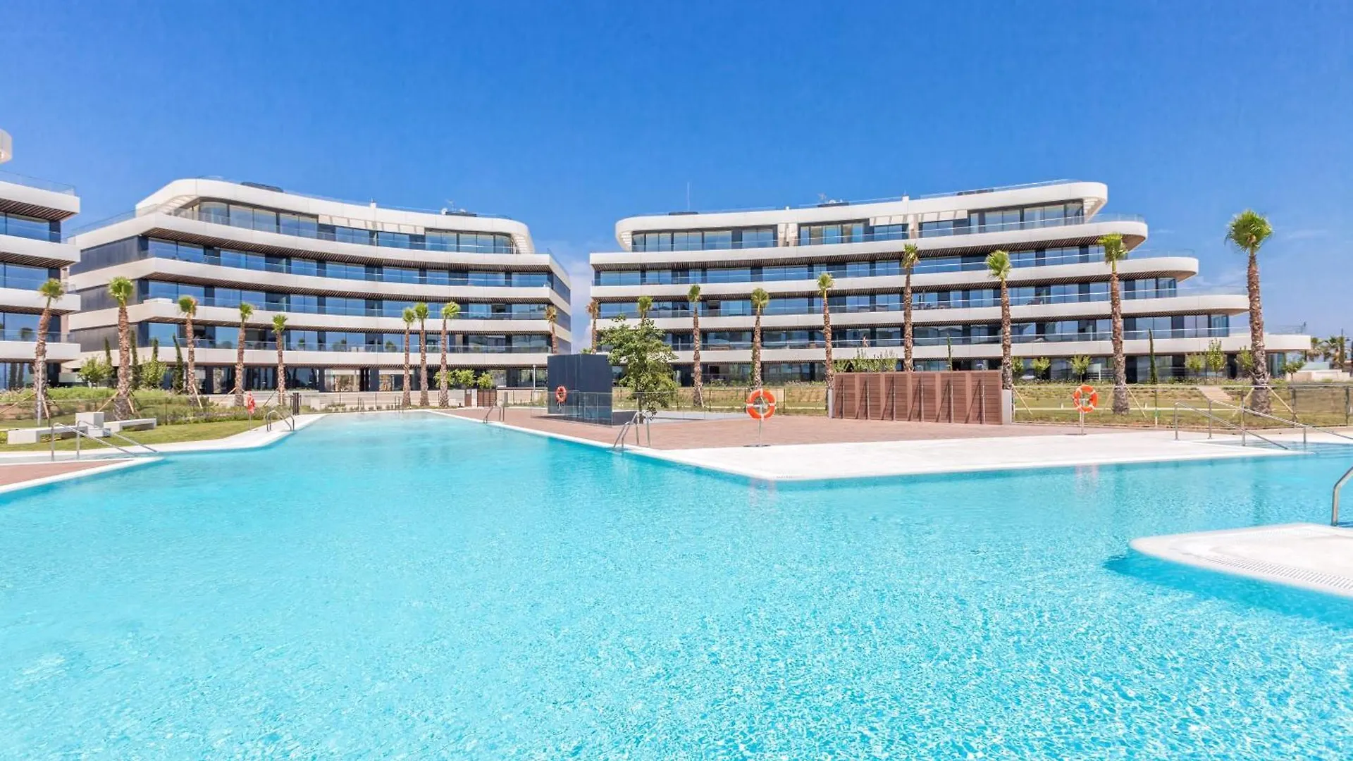 Vivi Homes - Toro Pool, Sauna, Gym & Beach location